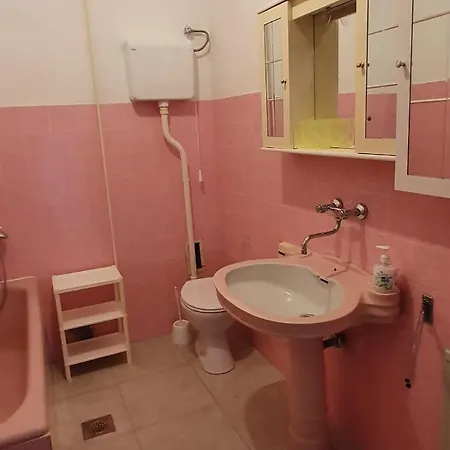 In Brodarica With Balcony, Air Conditioning, Wifi 5185-2 Apartman *