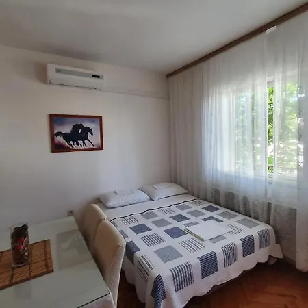 In Brodarica With Balcony, Air Conditioning, Wifi 5185-2 Šibenik